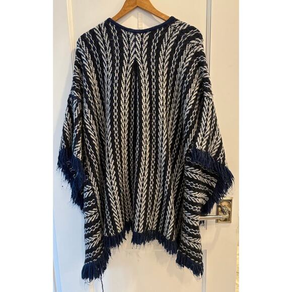 Sleeping on Snow ONE SIZE Tajo Jacquard Poncho Navy Cream GORGEOUS - Picture 4 of 8
